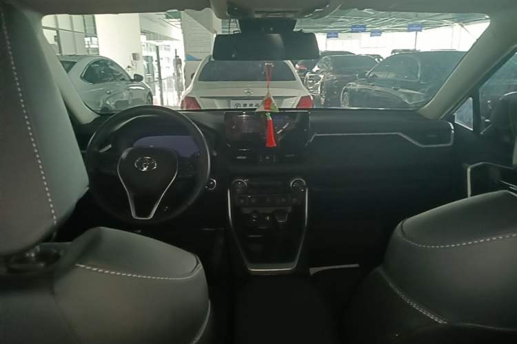Used Toyota RAV4 2023 2.0L CVT Two-Wheel Drive Fashion Plus Edition Center Console