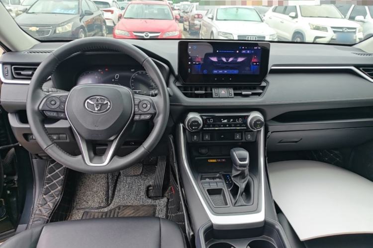 Used Toyota RAV4 2023 2.0L CVT Two-Wheel Drive Fashion Plus Edition Center Console