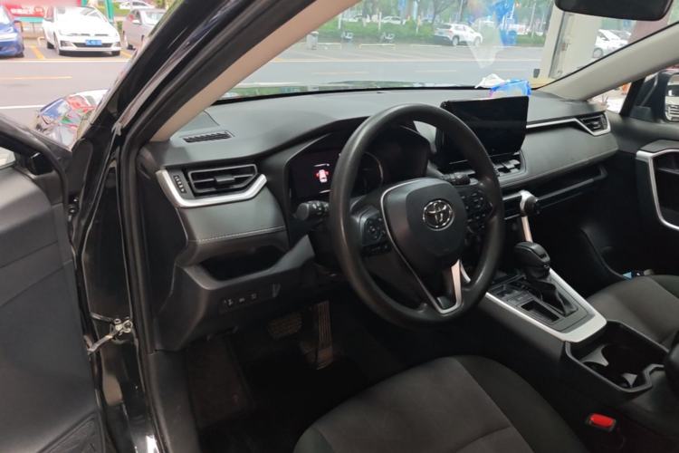 Used Toyota RAV4 2023 2.0L CVT Two-Wheel Drive Fashion Edition Center Console