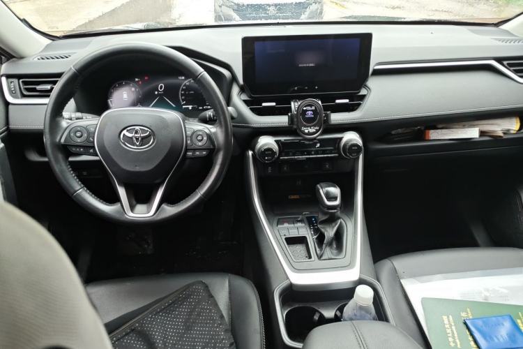 Used Toyota RAV4 2023 2.0L CVT Two-Wheel Drive Fashion Plus Edition Center Console