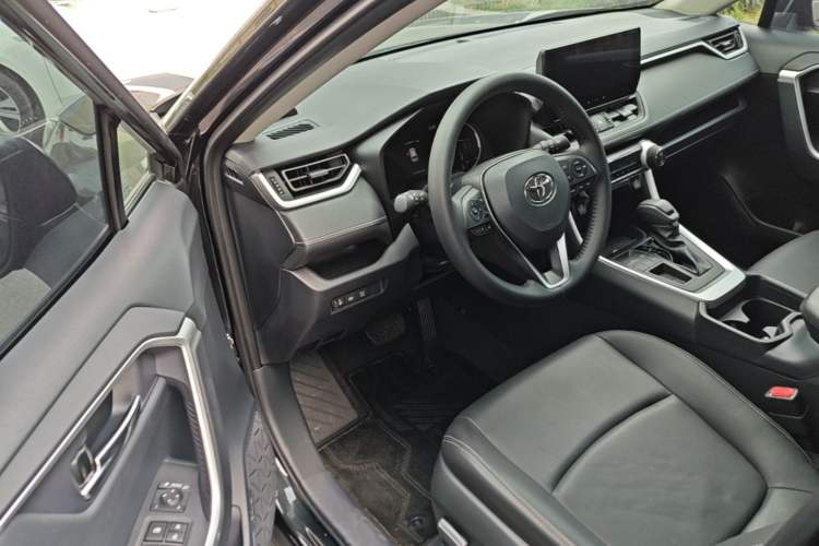 Used Toyota RAV4 2023 2.0L CVT Two-Wheel Drive Fashion Edition Driver Seat