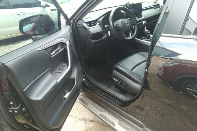 Used Toyota RAV4 2023 2.0L CVT Two-Wheel Drive Fashion Edition Driver Seat