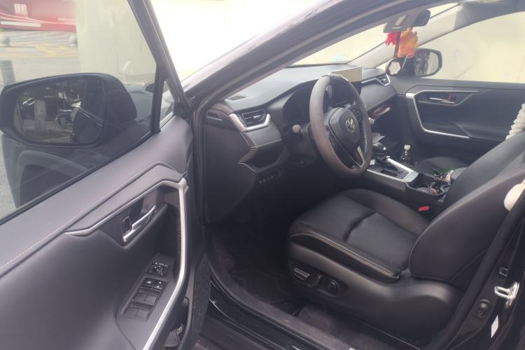 Used Toyota RAV4 2023 2.0L CVT Two-Wheel Drive Fashion Plus Edition Driver Seat