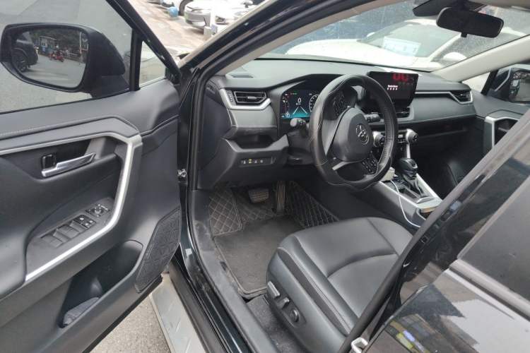 Used Toyota RAV4 2023 2.0L CVT Two-Wheel Drive Fashion Plus Edition Driver Seat
