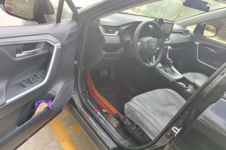 Used Toyota RAV4 2023 2.0L CVT Two-Wheel Drive Fashion Plus Edition Driver Seat