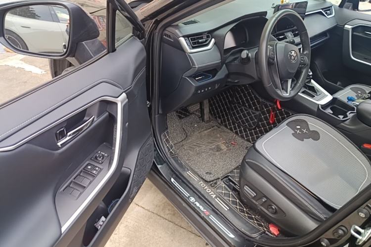 Used Toyota RAV4 2023 2.0L CVT Two-Wheel Drive Fashion Plus Edition Driver Seat