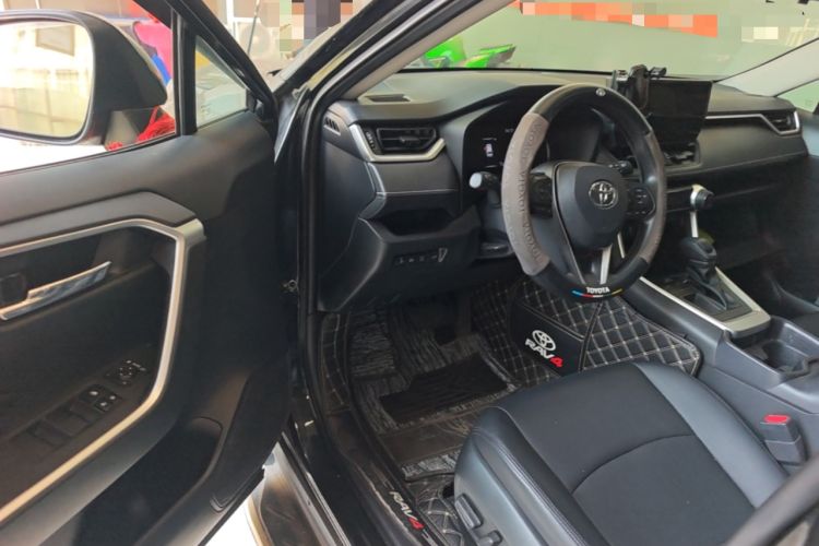 Used Toyota RAV4 2023 2.0L CVT Two-Wheel Drive Fashion Edition Driver Seat