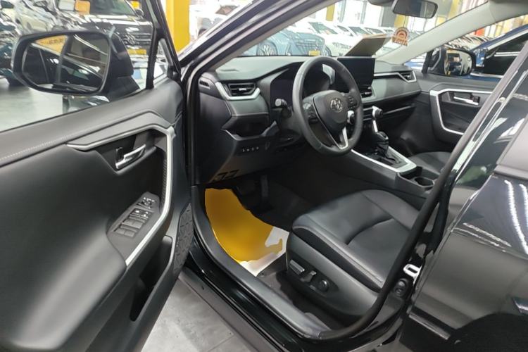 Used Toyota RAV4 2023 2.0L CVT Two-Wheel Drive Fashion Plus Edition Driver Seat