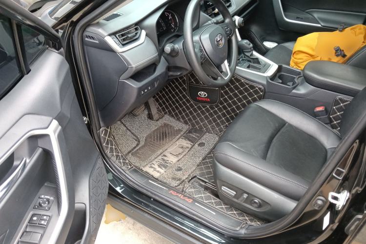 Used Toyota RAV4 2023 2.0L CVT Two-Wheel Drive Fashion Edition Driver Seat