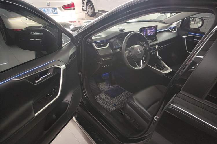 Used Toyota RAV4 2023 2.0L CVT Two-Wheel Drive Fashion Plus Edition Driver Seat