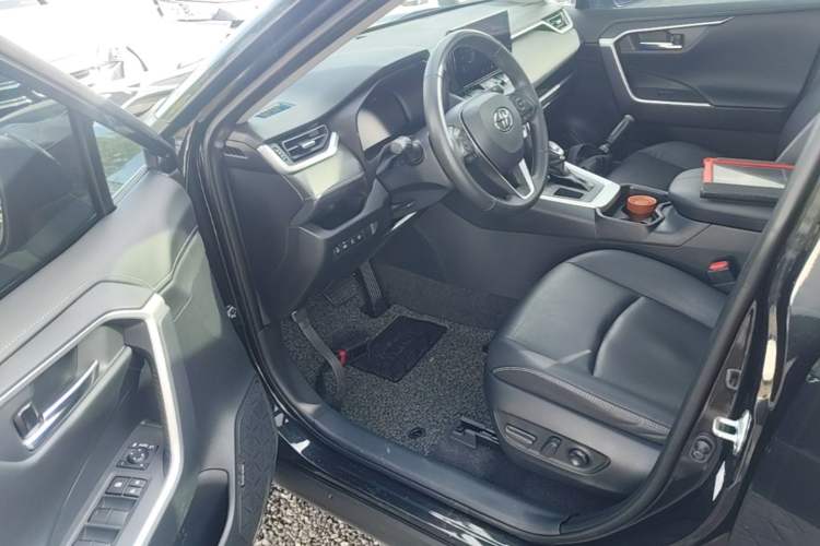 Used Toyota RAV4 2023 2.0L CVT Two-Wheel Drive Fashion Plus Edition Driver Seat
