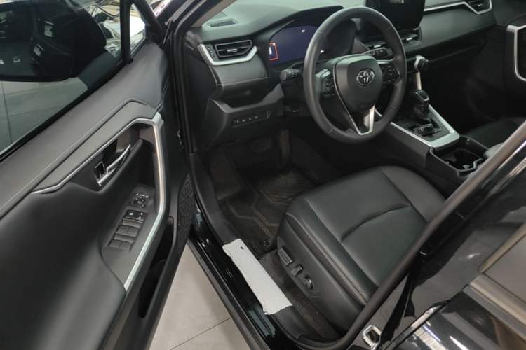 Used Toyota RAV4 2023 2.0L CVT Two-Wheel Drive Fashion Plus Edition Driver Seat