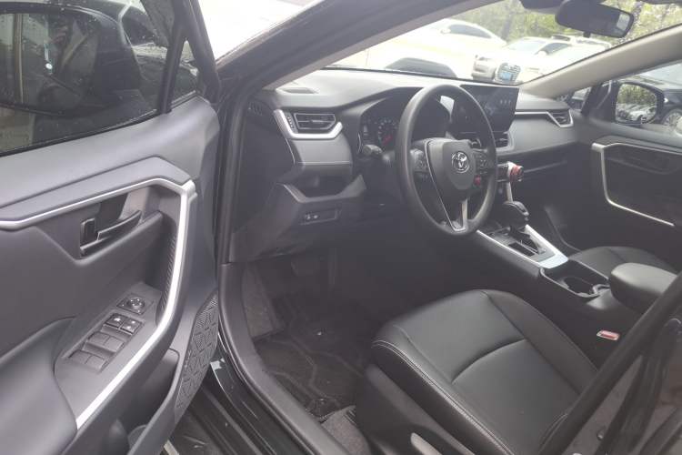 Used Toyota RAV4 2023 2.0L CVT Two-Wheel Drive Urban Edition Driver Seat