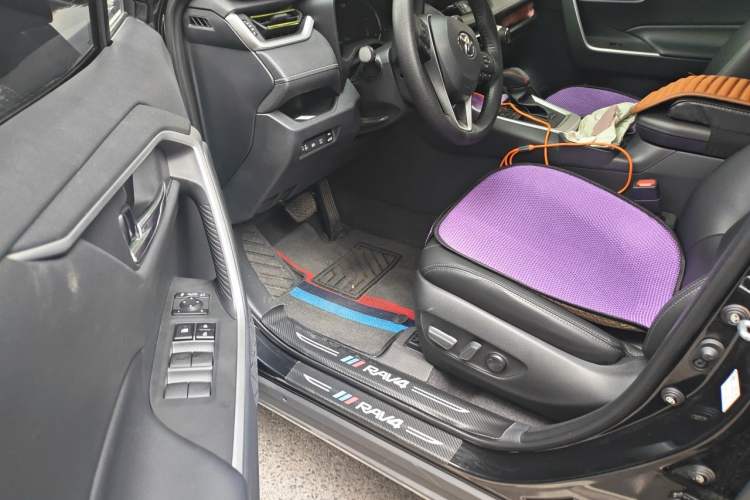 Used Toyota RAV4 2023 2.0L CVT Two-Wheel Drive Fashion Edition Driver Seat