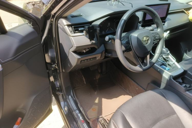 Used Toyota RAV4 2023 2.0L CVT Two-Wheel Drive Fashion Edition Driver Seat