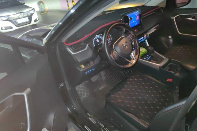 Used Toyota RAV4 2023 2.0L CVT Two-Wheel Drive Fashion Edition Driver Seat