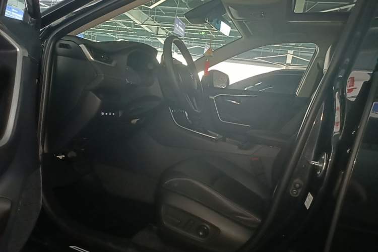 Used Toyota RAV4 2023 2.0L CVT Two-Wheel Drive Fashion Plus Edition Driver Seat