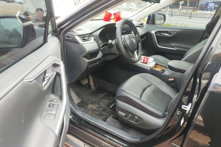 Used Toyota RAV4 2023 2.0L CVT Two-Wheel Drive Fashion Plus Edition Driver Seat