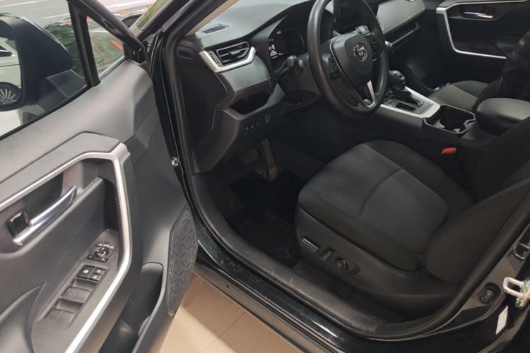 Used Toyota RAV4 2023 2.0L CVT Two-Wheel Drive Fashion Edition Driver Seat