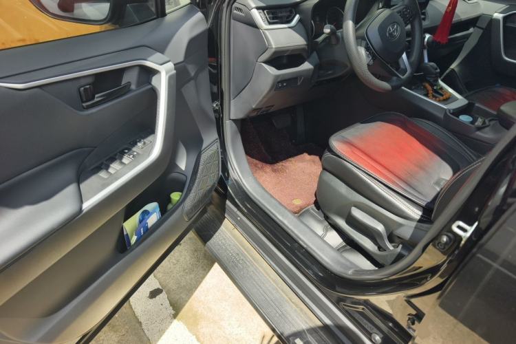 Used Toyota RAV4 2023 2.0L CVT Two-Wheel Drive Urban Edition Driver Seat