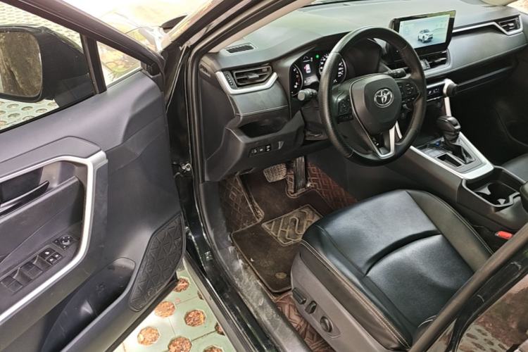 Used Toyota RAV4 2023 2.0L CVT Two-Wheel Drive Urban Edition Driver Seat