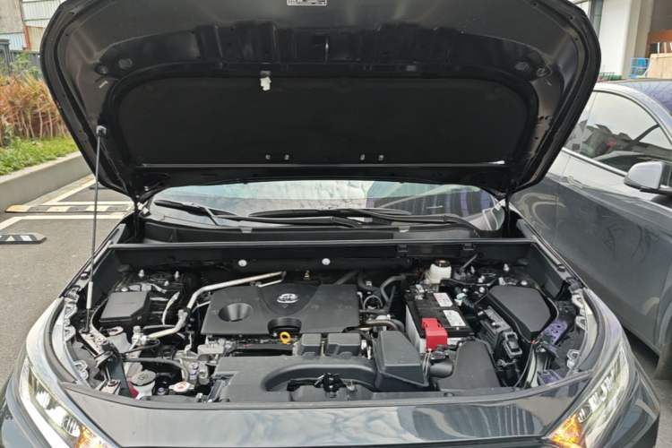 Used Toyota RAV4 2023 2.0L CVT Two-Wheel Drive Fashion Edition Engine Bay