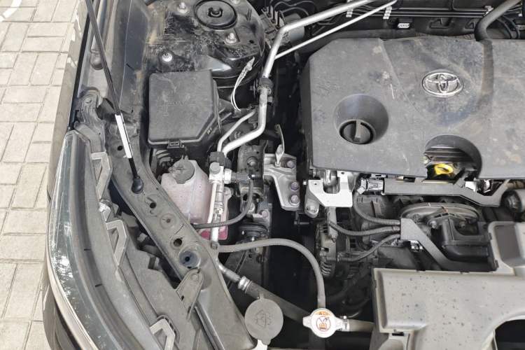 Used Toyota RAV4 2023 2.0L CVT Two-Wheel Drive Fashion Edition Engine Bay Right
