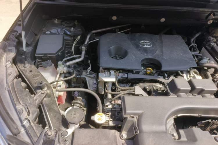 Used Toyota RAV4 2023 2.0L CVT Two-Wheel Drive Fashion Edition Engine Bay Right