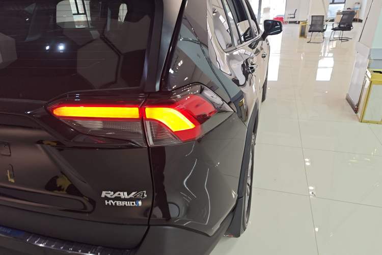 Used Toyota RAV4 2023 Dual-Motor 2.5L E-CVT Two-Wheel Drive Elite Edition Exterior 2