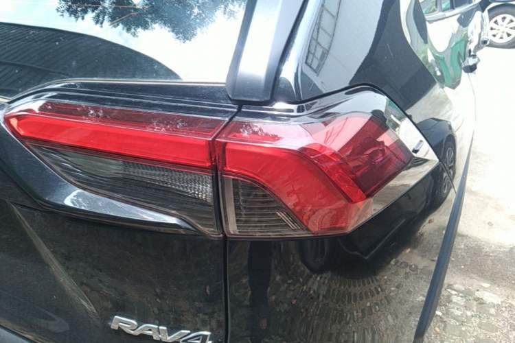 Used Toyota RAV4 2023 2.0L CVT Two-Wheel Drive Fashion Edition Exterior 3