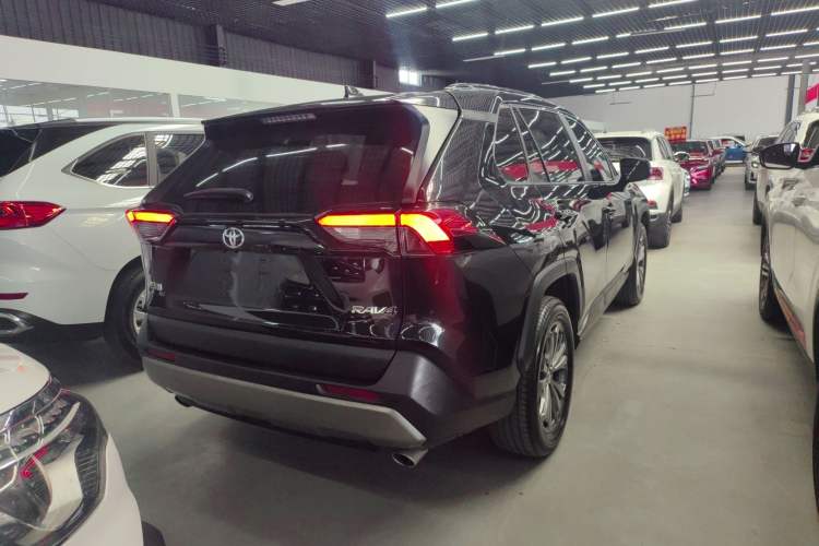 Used Toyota RAV4 2023 2.0L CVT Two-Wheel Drive Fashion Plus Edition Exterior 3