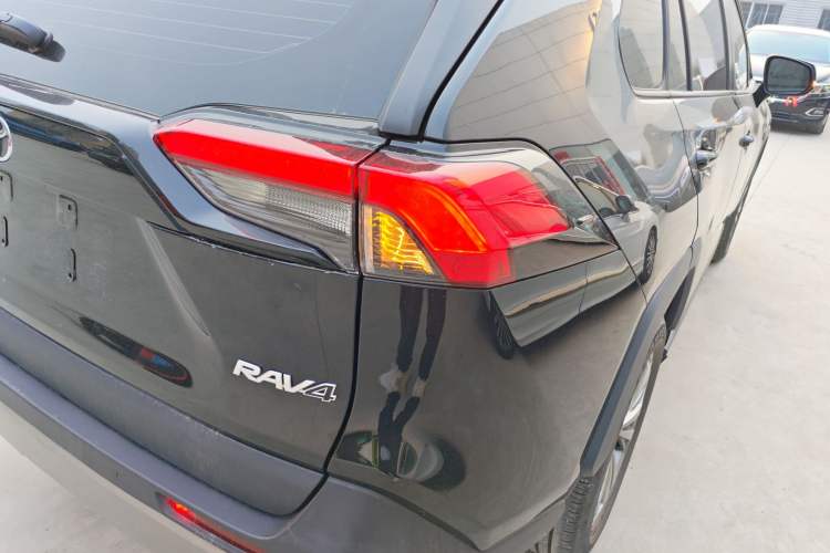 Used Toyota RAV4 2023 2.0L CVT Two-Wheel Drive Fashion Plus Edition Exterior 3