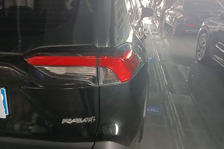 Used Toyota RAV4 2023 2.0L CVT Two-Wheel Drive Fashion Plus Edition Exterior 3