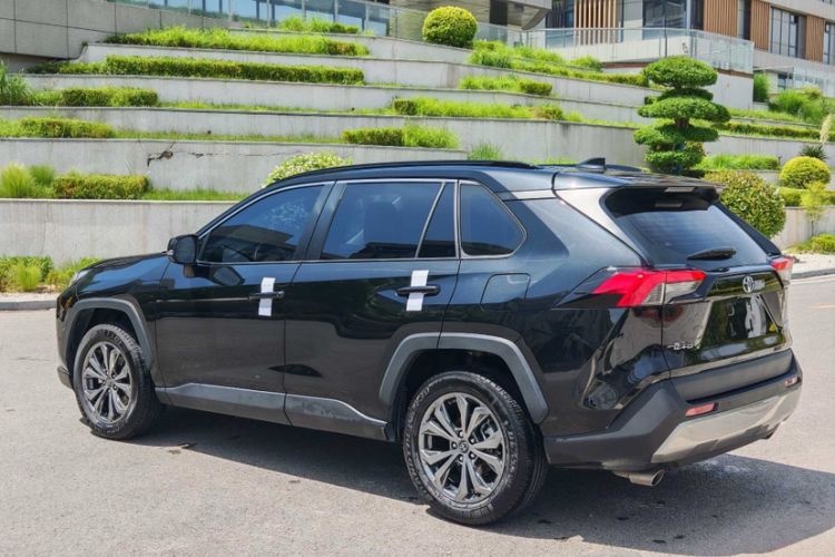 Used Toyota RAV4 2023 2.0L CVT Two-Wheel Drive Fashion Plus Edition Exterior 4
