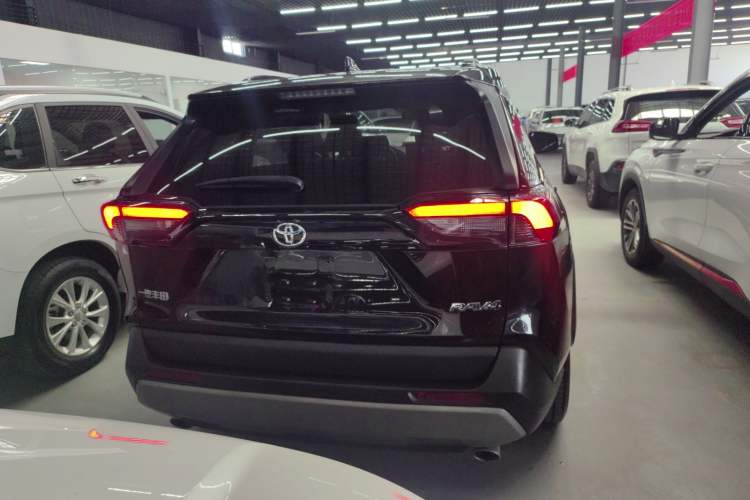 Used Toyota RAV4 2023 2.0L CVT Two-Wheel Drive Fashion Plus Edition Exterior 4