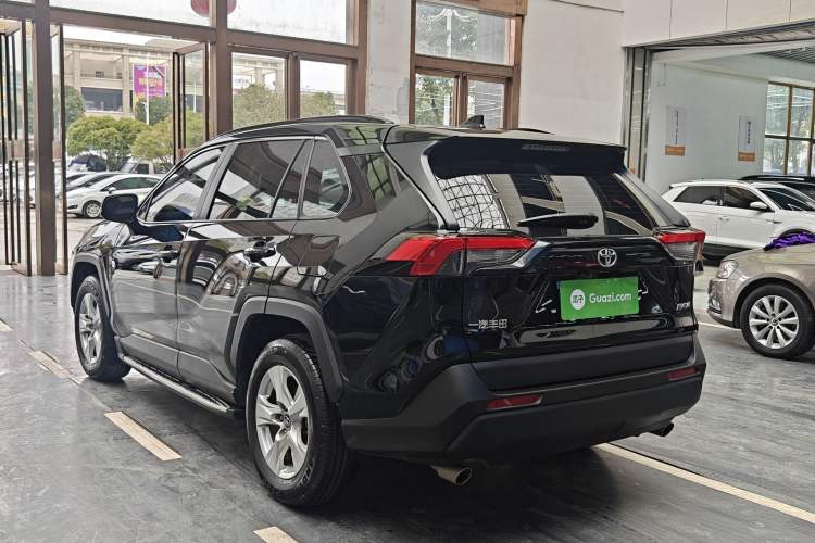 Used Toyota RAV4 2023 2.0L CVT Two-Wheel Drive Urban Edition Exterior 8