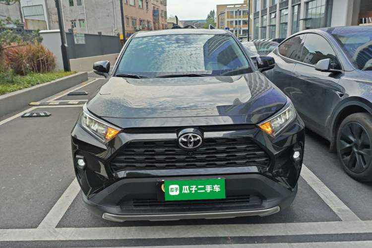 Used Toyota RAV4 2023 2.0L CVT Two-Wheel Drive Fashion Edition Front