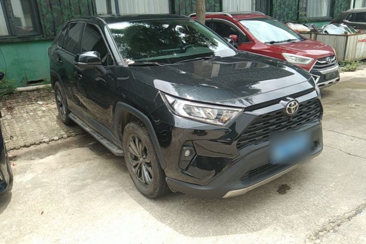 Used Toyota RAV4 2023 2.0L CVT Two-Wheel Drive Fashion Edition Front Right 45 Deg