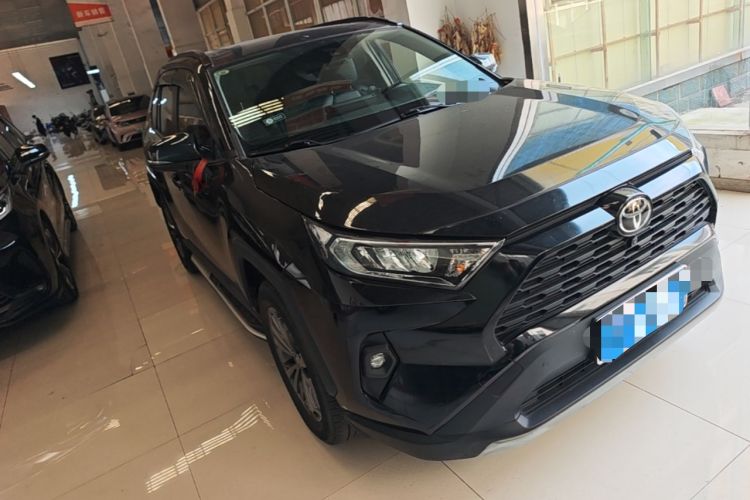 Used Toyota RAV4 2023 2.0L CVT Two-Wheel Drive Fashion Edition Front Right 45 Deg