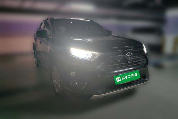Used Toyota RAV4 2023 2.0L CVT Two-Wheel Drive Fashion Edition Front Right 45 Deg