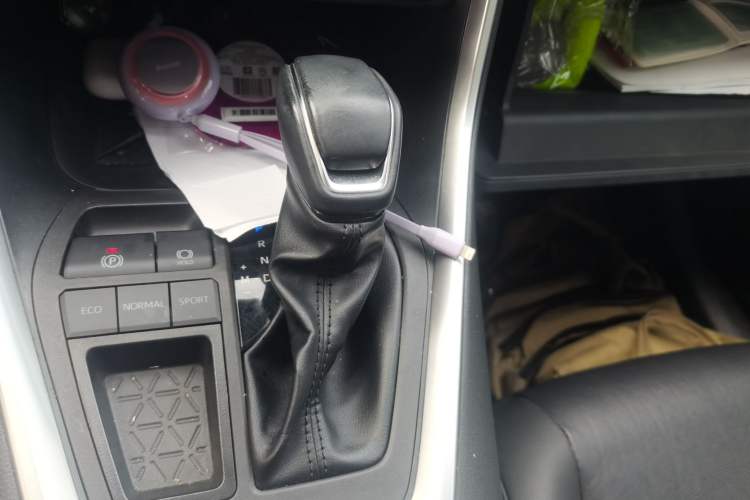 Used Toyota RAV4 2023 2.0L CVT Two-Wheel Drive Fashion Plus Edition Gear Lever