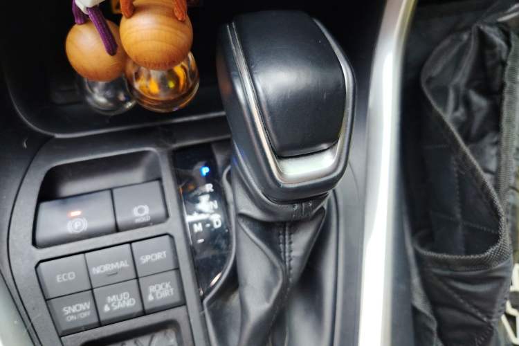 Used Toyota RAV4 2023 2.0L CVT 4x4 Explorer Plus Edition Gear Lever
