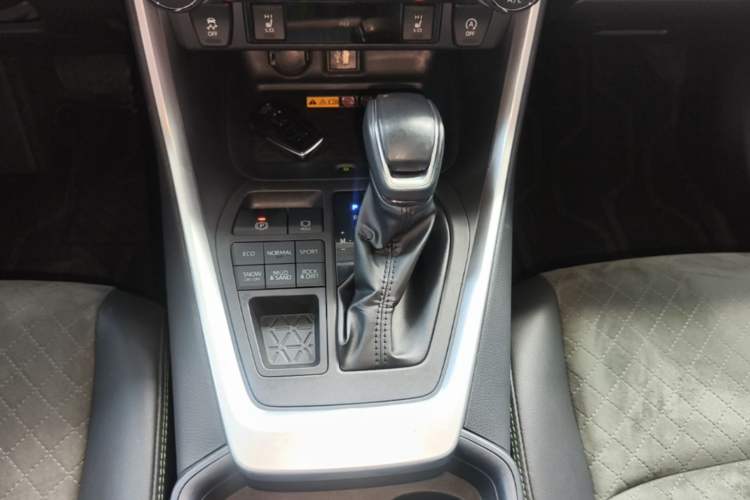 Used Toyota RAV4 2023 2.0L CVT 4x4 Explorer Plus Edition Gear Lever