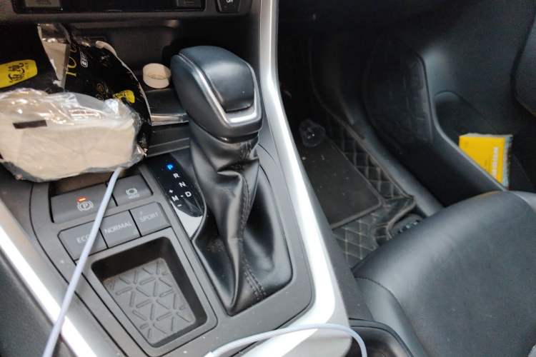 Used Toyota RAV4 2023 2.0L CVT Two-Wheel Drive Fashion Plus Edition Gear Lever
