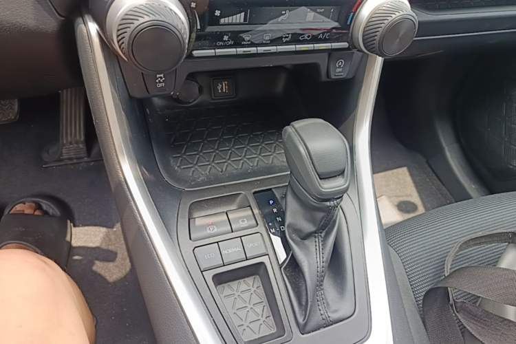 Used Toyota RAV4 2023 2.0L CVT Two-Wheel Drive Urban Edition Gear Lever