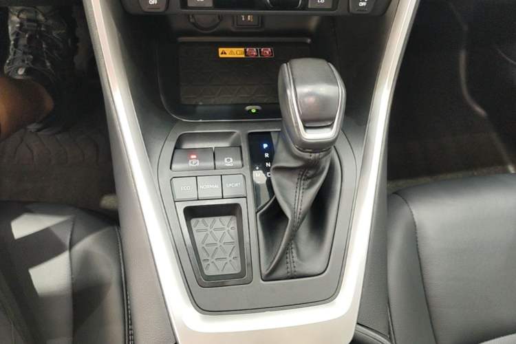 Used Toyota RAV4 2023 2.0L CVT Two-Wheel Drive Fashion Plus Edition Gear Lever