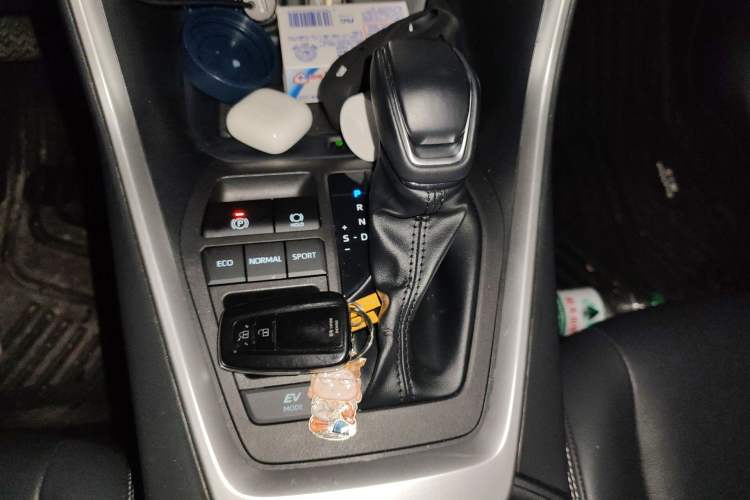 Used Toyota RAV4 2023 Dual-Engine 2.5L E-CVT Two-Wheel Drive Elite Plus Edition Gear Lever