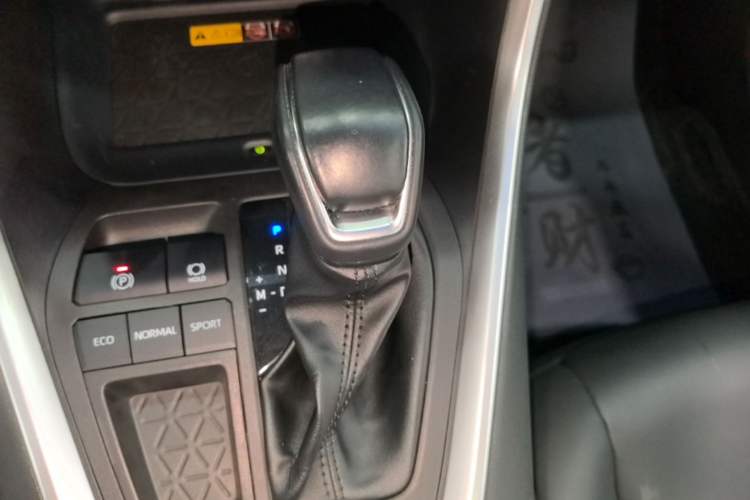 Used Toyota RAV4 2023 2.0L CVT Two-Wheel Drive Fashion Plus Edition Gear Lever