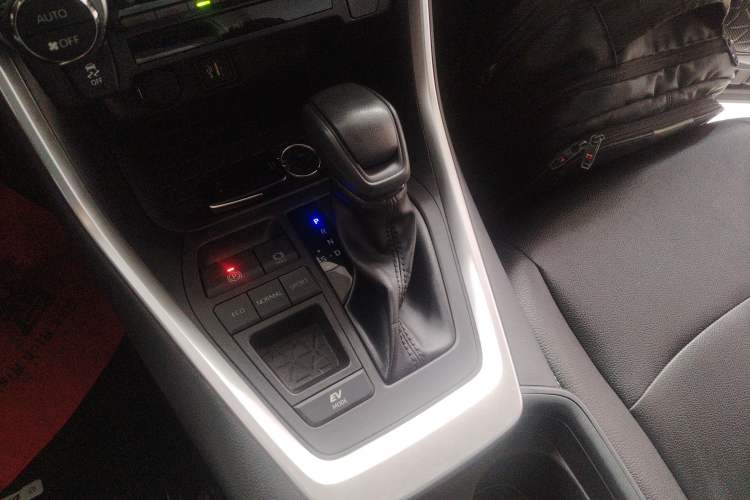 Used Toyota RAV4 2023 Dual-Motor 2.5L E-CVT Two-Wheel Drive Elite Edition Gear Lever