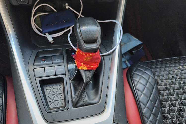 Used Toyota RAV4 2023 2.0L CVT Two-Wheel Drive Fashion Edition Gear Lever